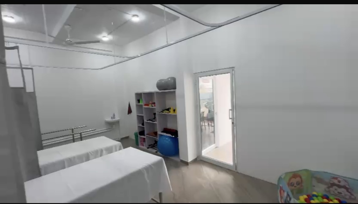 Center gallery image 3