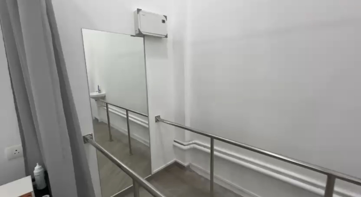 Center gallery image 5